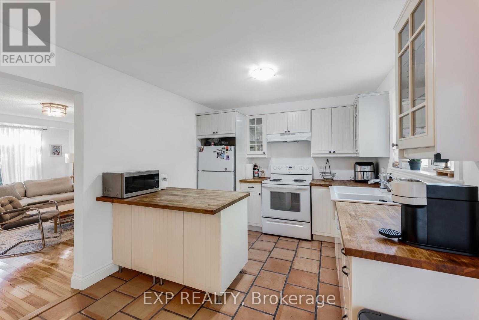 681 Elgin Street, Newmarket, Ontario  L3Y 3B5 - Photo 13 - N12463169