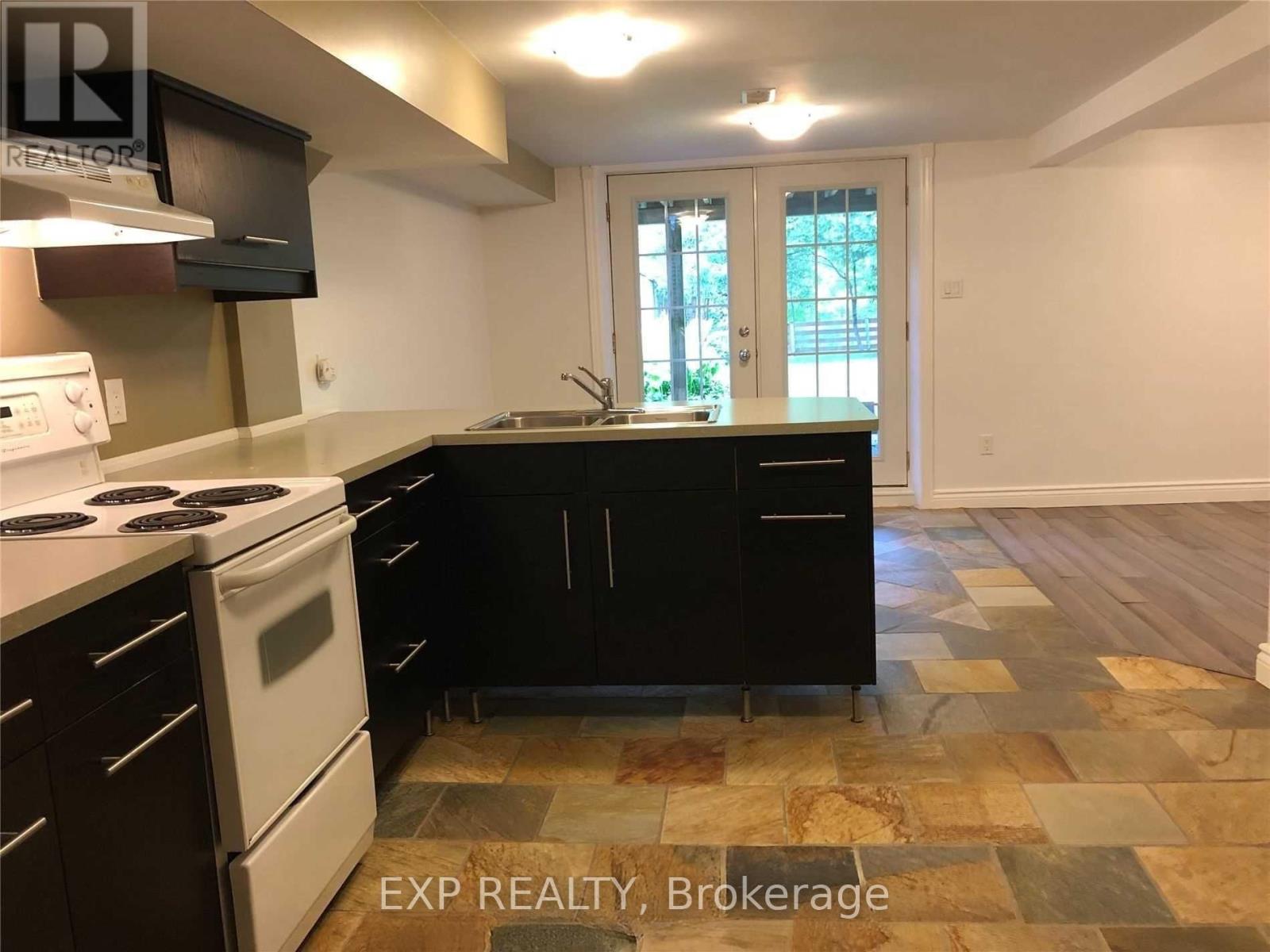 681 Elgin Street, Newmarket, Ontario  L3Y 3B5 - Photo 33 - N12463169