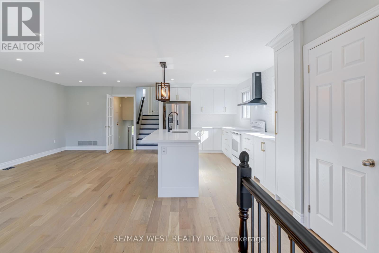 101 Tall Grass Trail, Vaughan, Ontario  L4L 3J3 - Photo 5 - N12463171