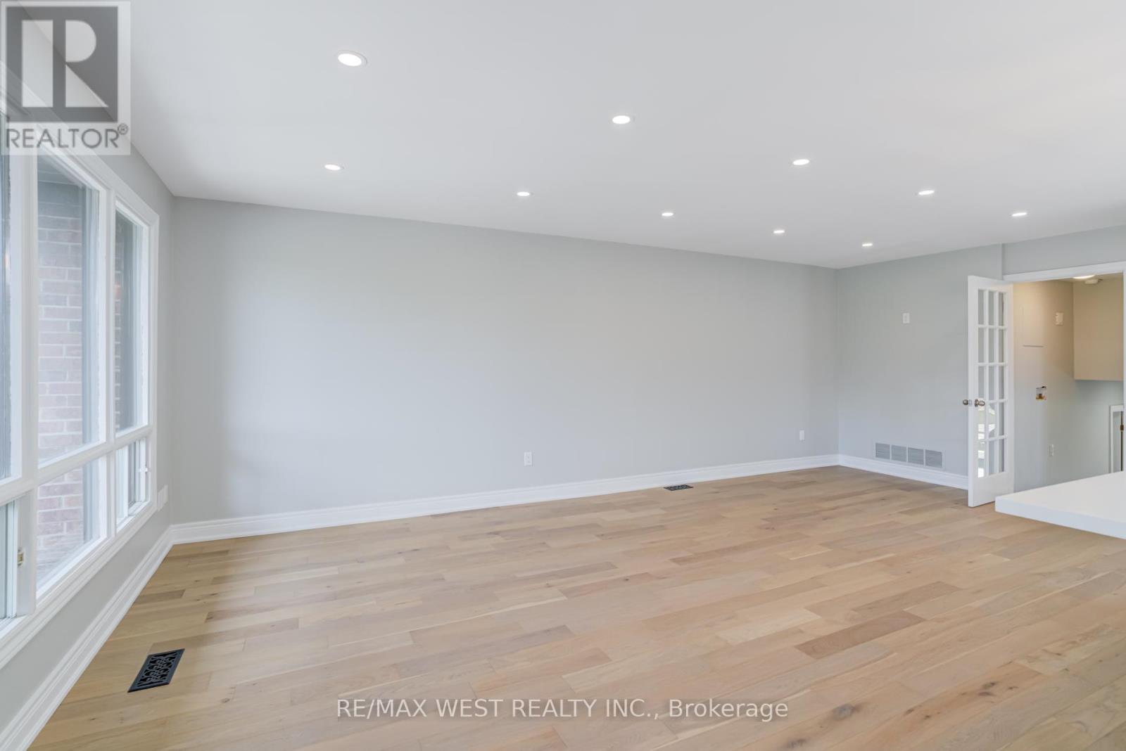 101 Tall Grass Trail, Vaughan, Ontario  L4L 3J3 - Photo 6 - N12463171