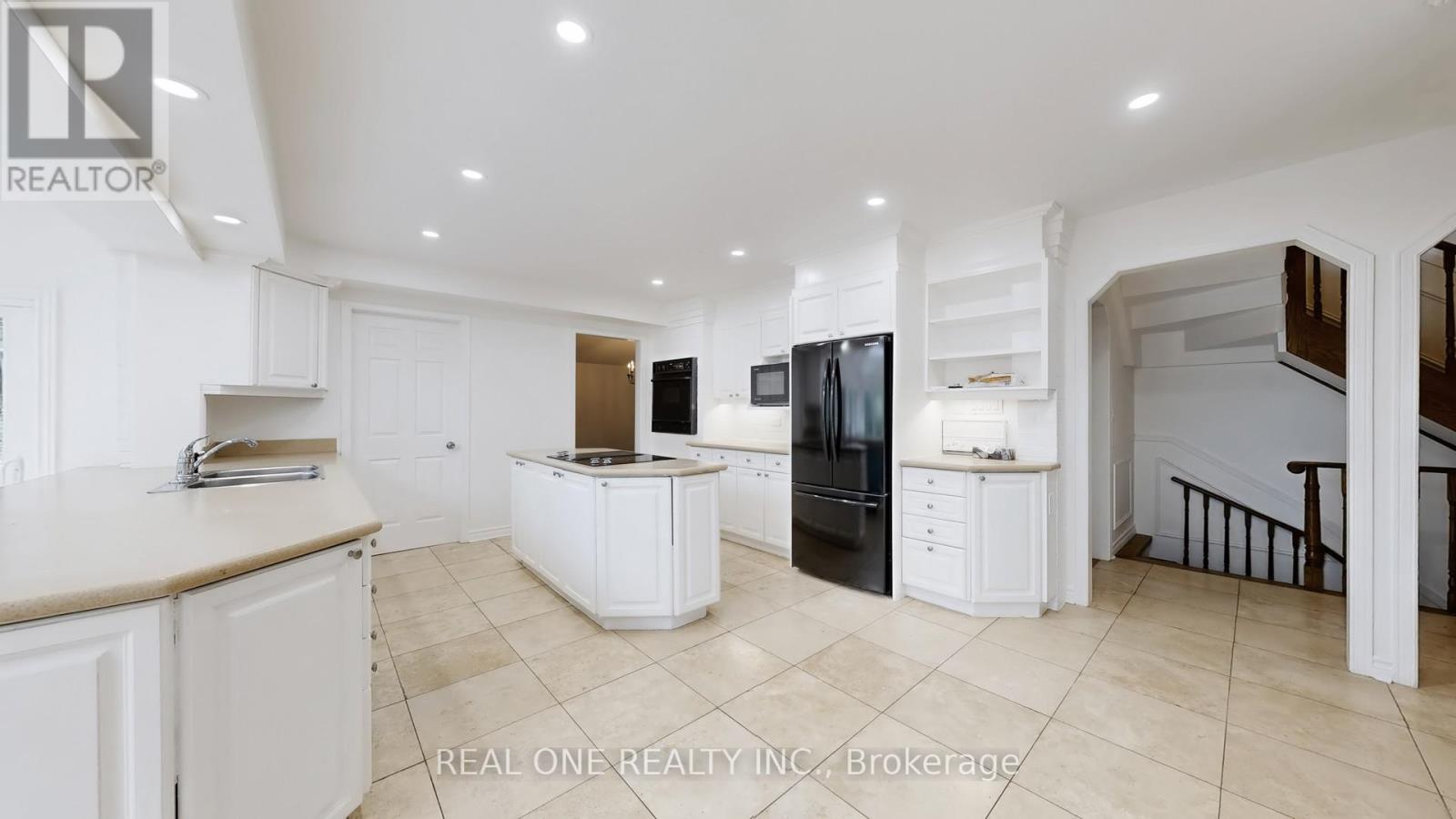 465 Woodland Acres Crescent, Vaughan, Ontario  L6A 1G2 - Photo 11 - N12463224
