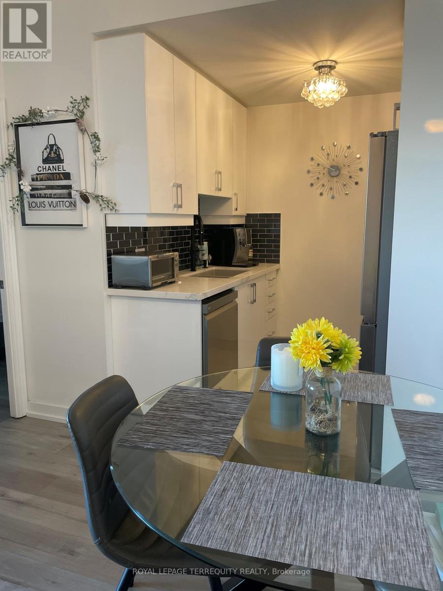 218 - 1135 Royal York Road, Toronto, Ontario  M9A 0C3 - Photo 6 - W12462552