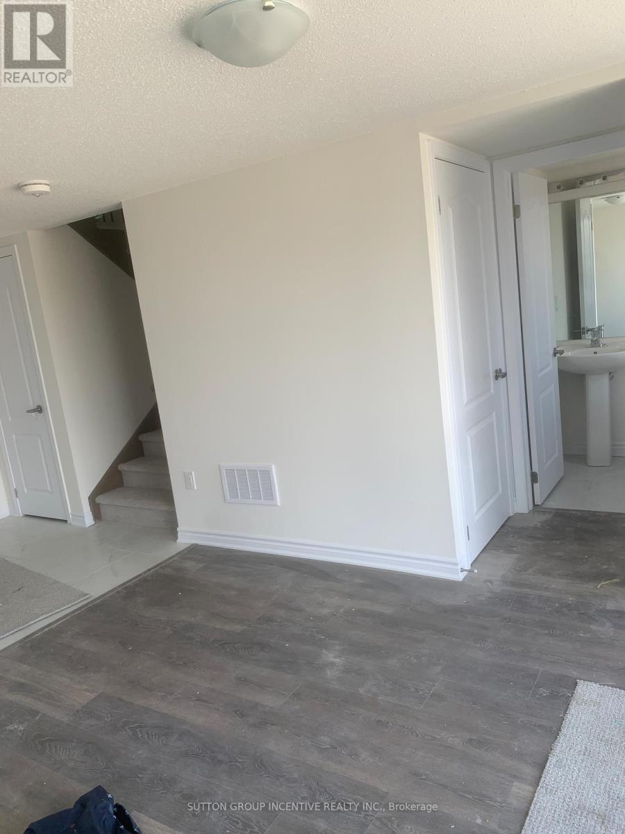 76 Sandhill Crane Drive, Wasaga Beach, Ontario  L9Z 0K4 - Photo 12 - S12463235