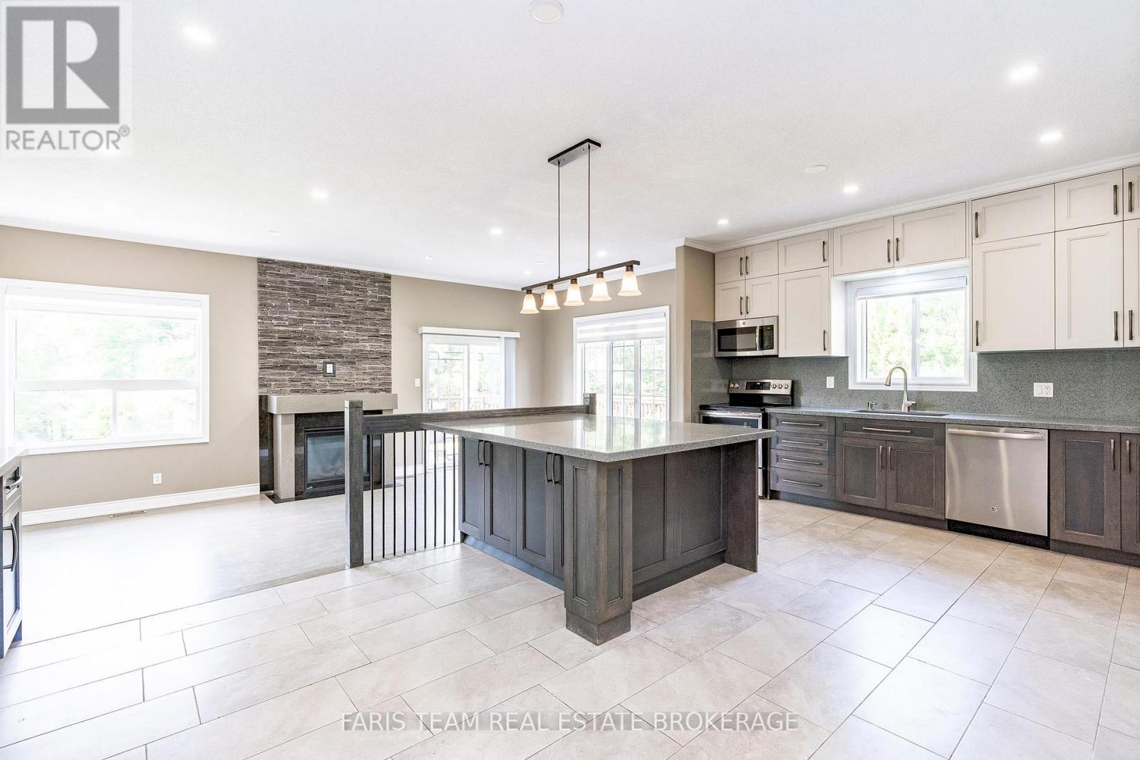 46 Kell Place, Barrie, Ontario  L4N 9K5 - Photo 10 - S12463239