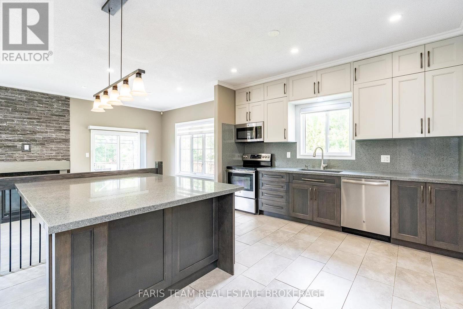 46 Kell Place, Barrie, Ontario  L4N 9K5 - Photo 6 - S12463239