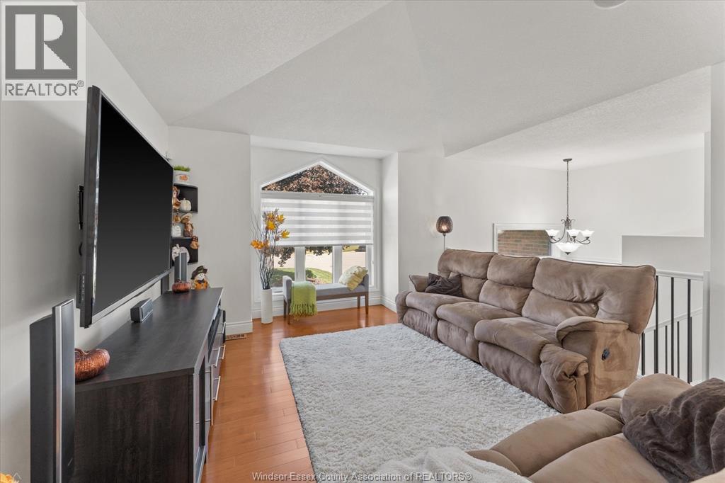 1043 Socrates Crescent, Windsor, Ontario  N9G 2P2 - Photo 7 - 25026189