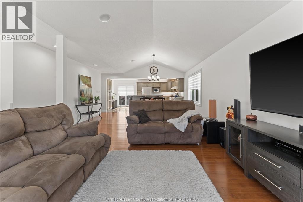 1043 Socrates Crescent, Windsor, Ontario  N9G 2P2 - Photo 8 - 25026189