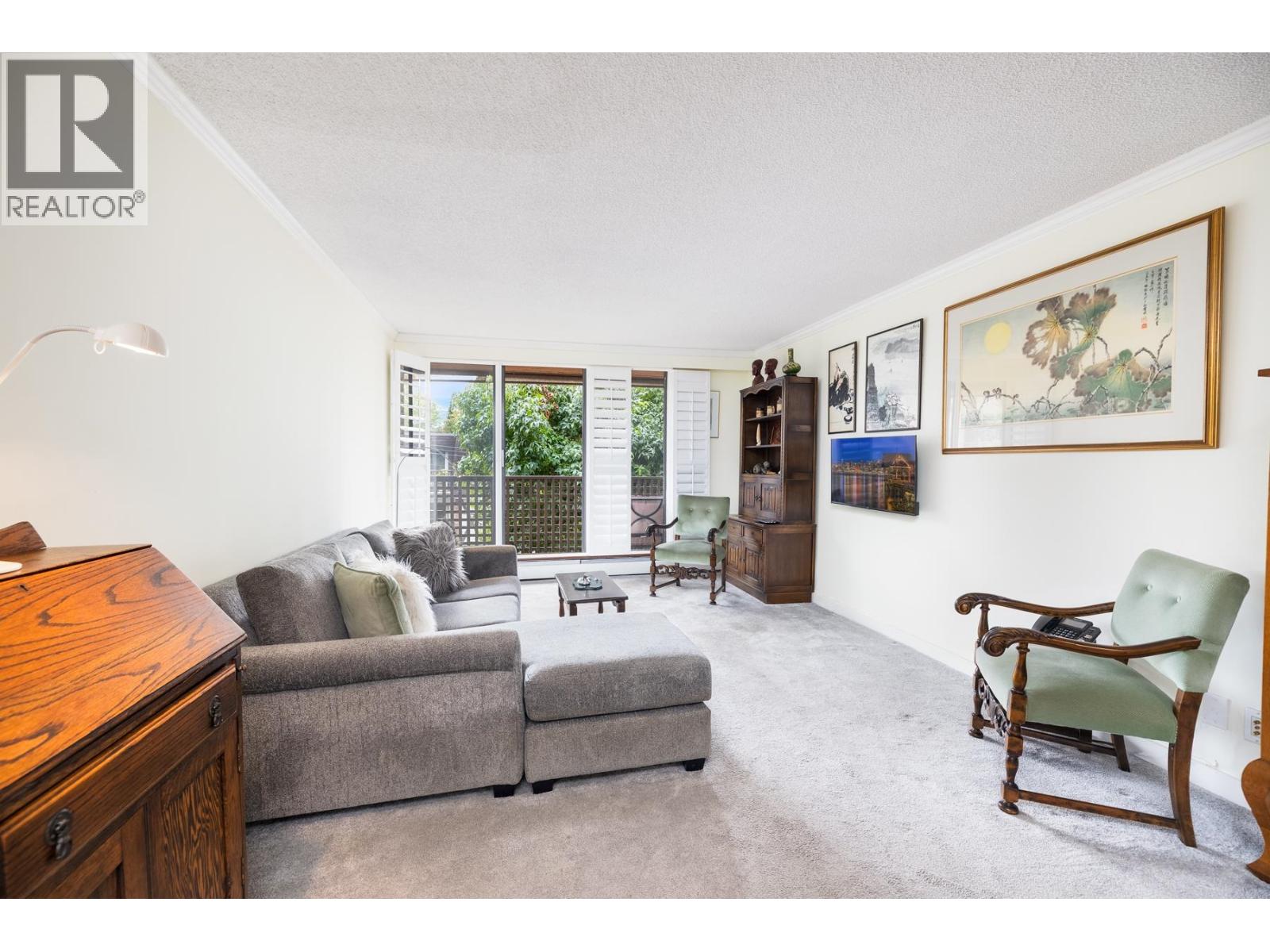 209 141 W 13th Street, North Vancouver, British Columbia  V7M 1N5 - Photo 2 - R3058581