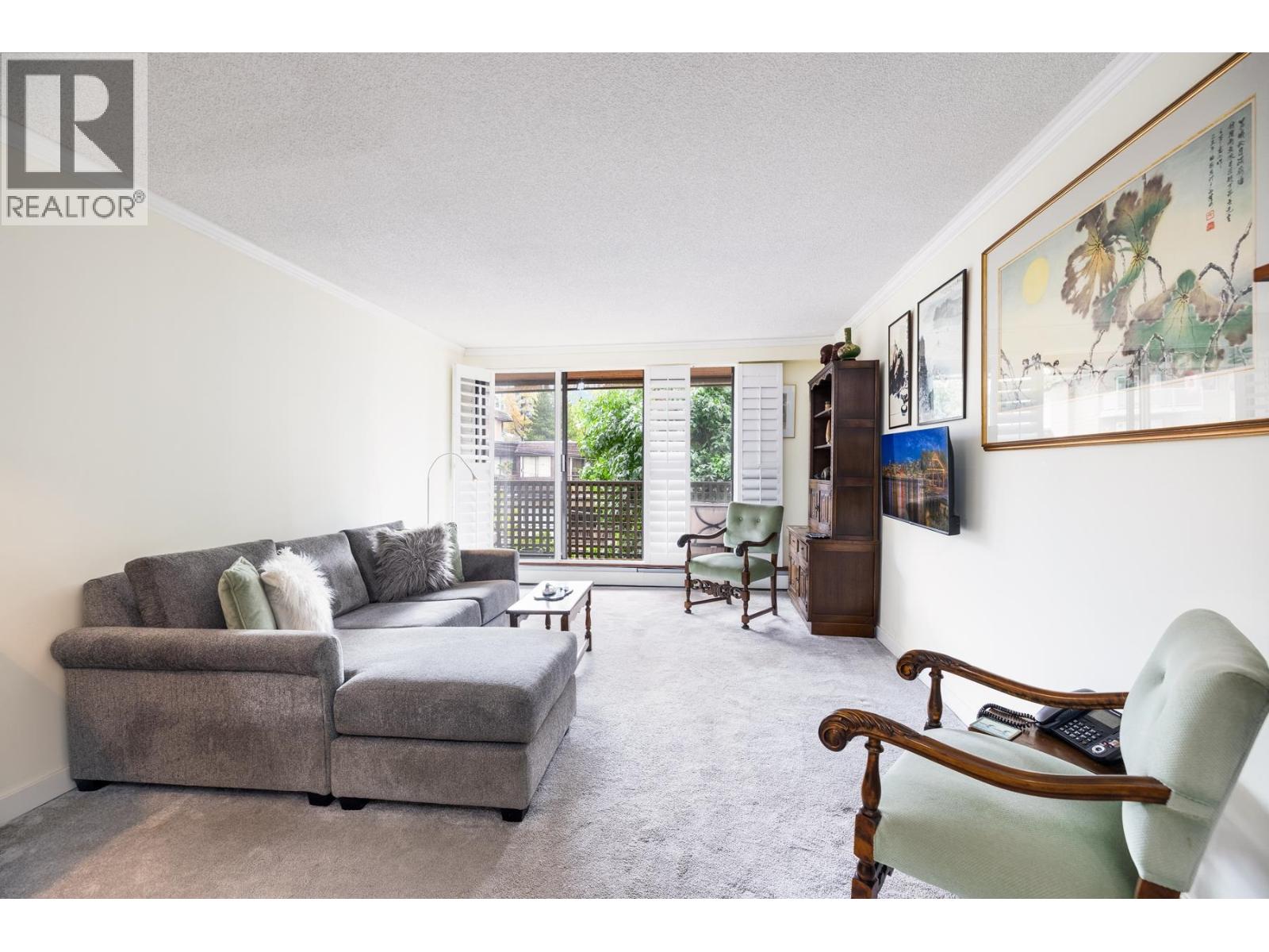 209 141 W 13th Street, North Vancouver, British Columbia  V7M 1N5 - Photo 3 - R3058581