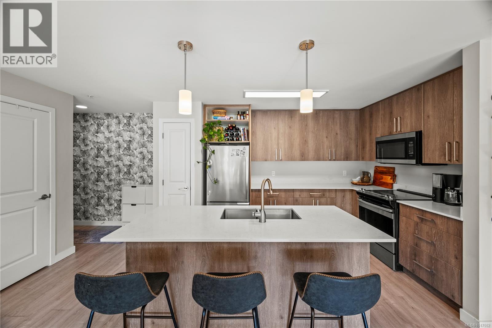 202 100 Presley Pl, View Royal, British Columbia  V9B 0H5 - Photo 2 - 1017552