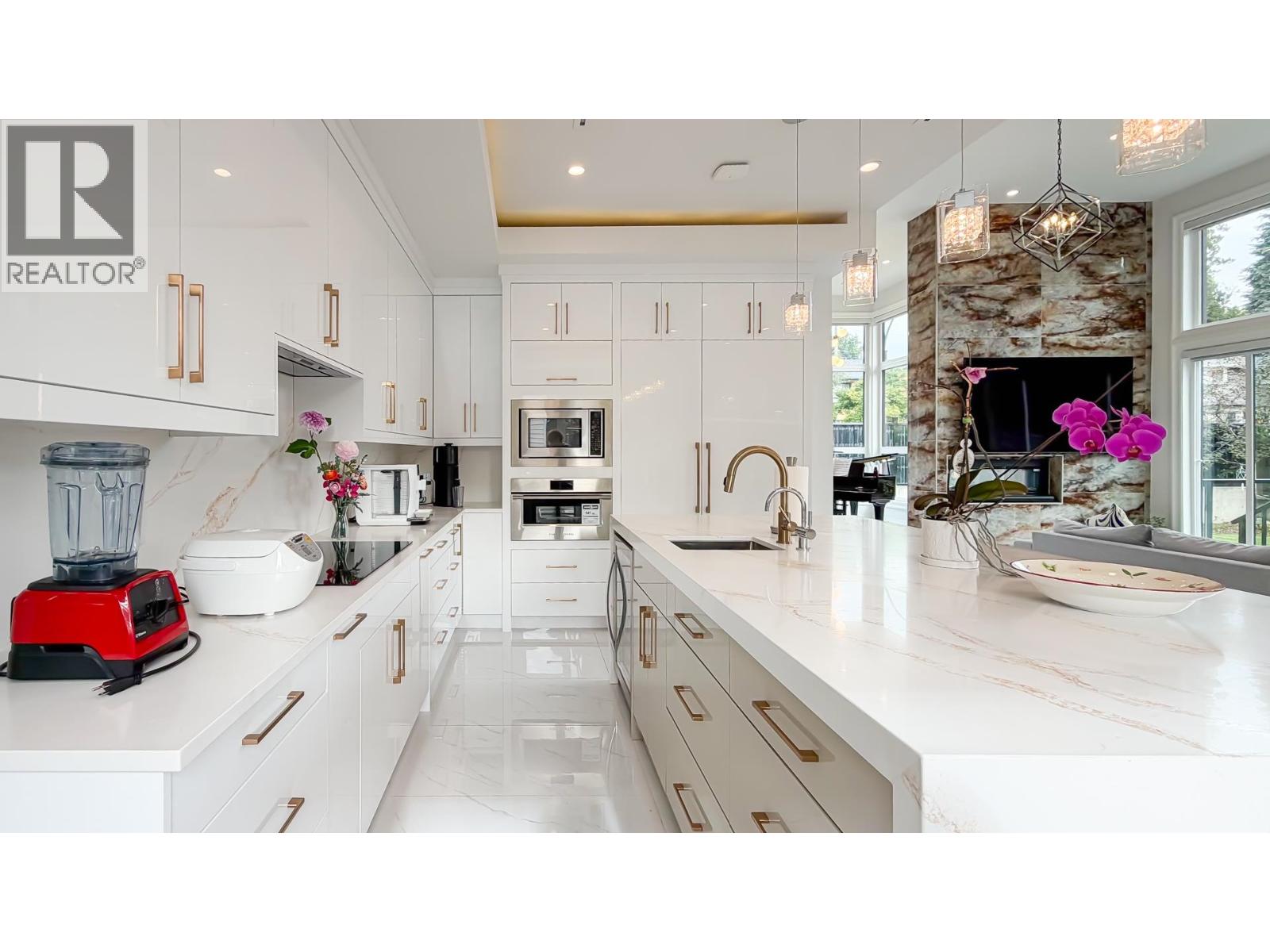 5302 Springdale Court, Burnaby, British Columbia  V5B 2B4 - Photo 7 - R3058627