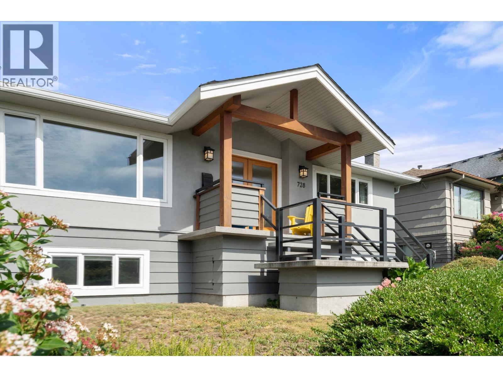728 E 6th Street, North Vancouver, British Columbia  V7L 1R6 - Photo 2 - R3058638