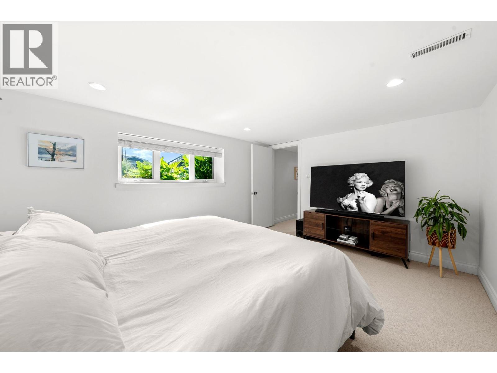 728 E 6th Street, North Vancouver, British Columbia  V7L 1R6 - Photo 26 - R3058638