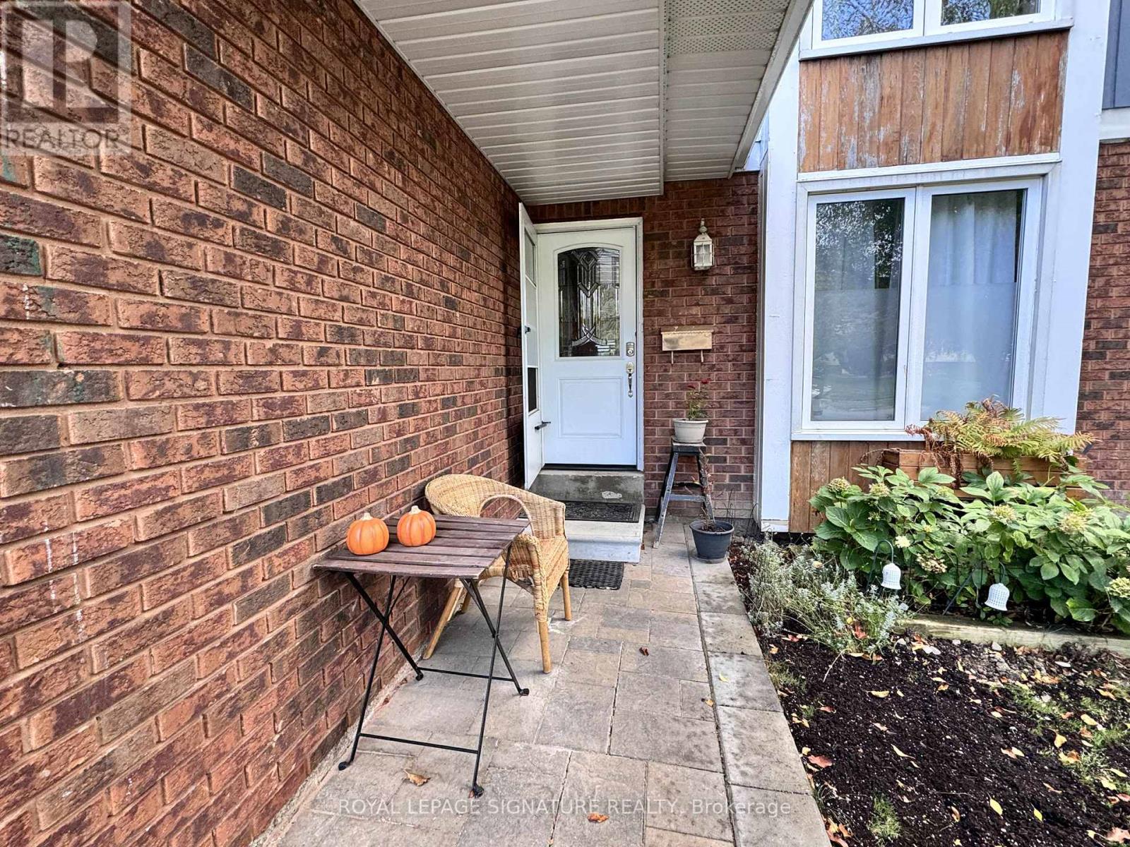 Main - 4273 Pheasant Run, Mississauga, Ontario  L5L 2B8 - Photo 3 - W12463143