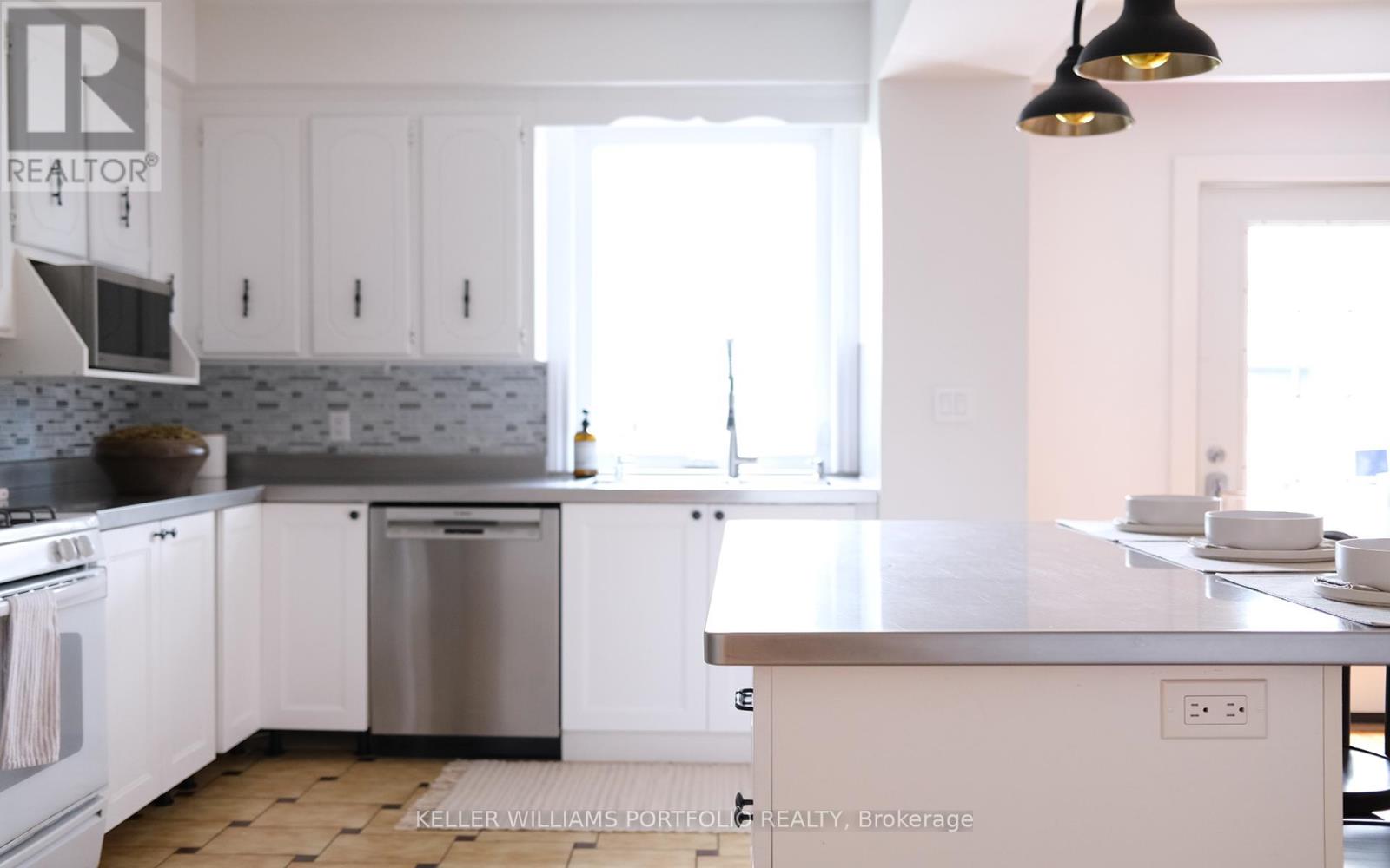 39 Silverthorn Avenue, Toronto, Ontario  M6N 3J6 - Photo 7 - W12463144