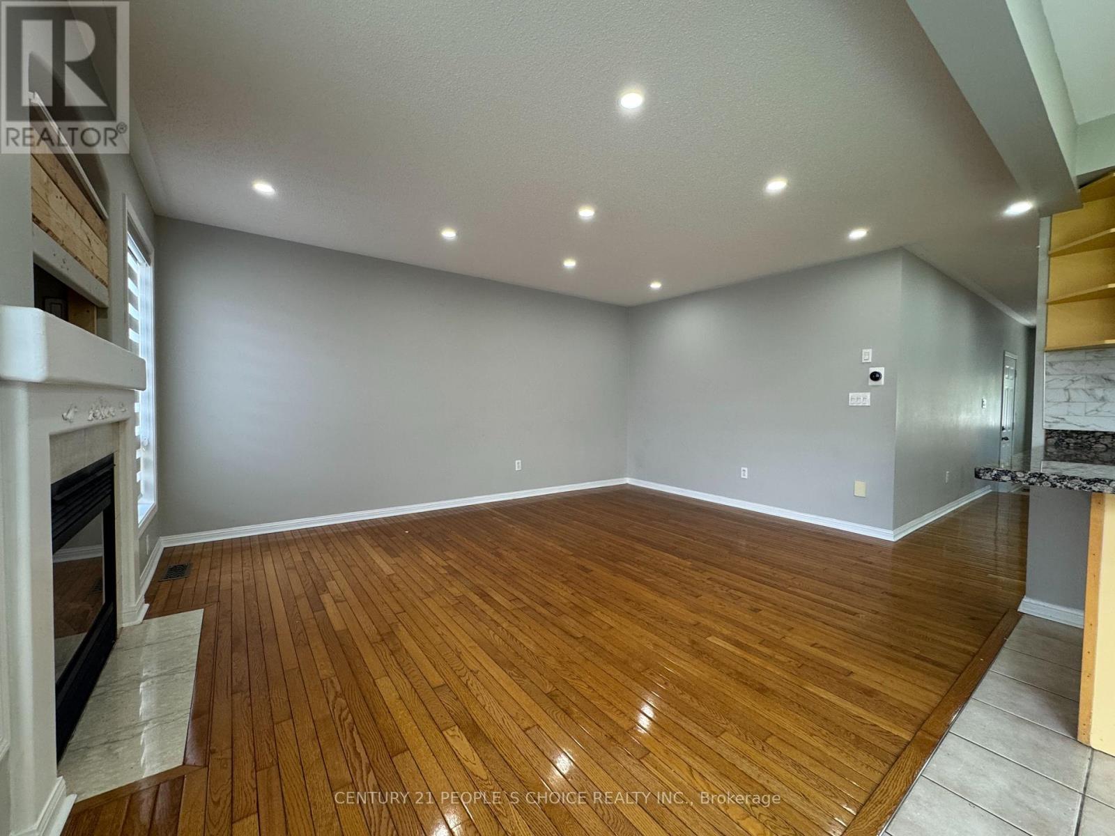 Upper - 657 Thompson Road S, Milton, Ontario  L9T 5W8 - Photo 11 - W12463151