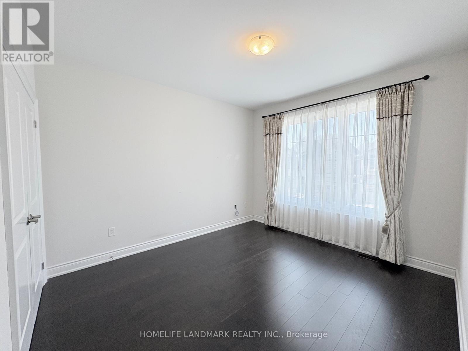 96 Threshing Mill Boulevard, Oakville, Ontario  L6H 7C5 - Photo 14 - W12463153