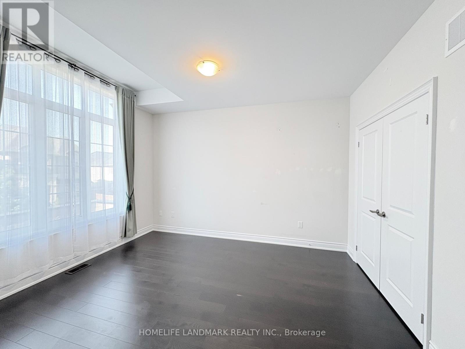 96 Threshing Mill Boulevard, Oakville, Ontario  L6H 7C5 - Photo 19 - W12463153