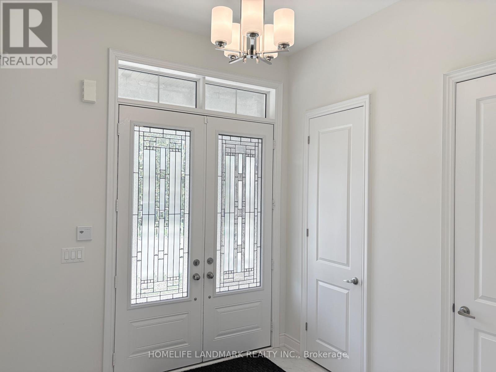 96 Threshing Mill Boulevard, Oakville, Ontario  L6H 7C5 - Photo 2 - W12463153