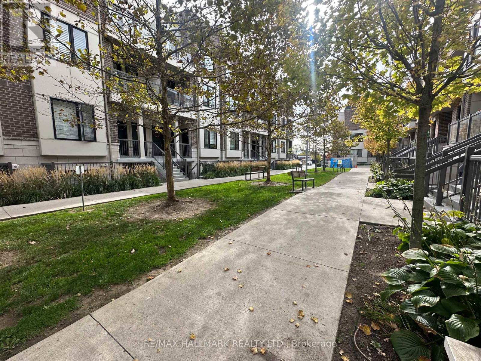 418 - 8 DRUMMOND STREET, Toronto, Ontario