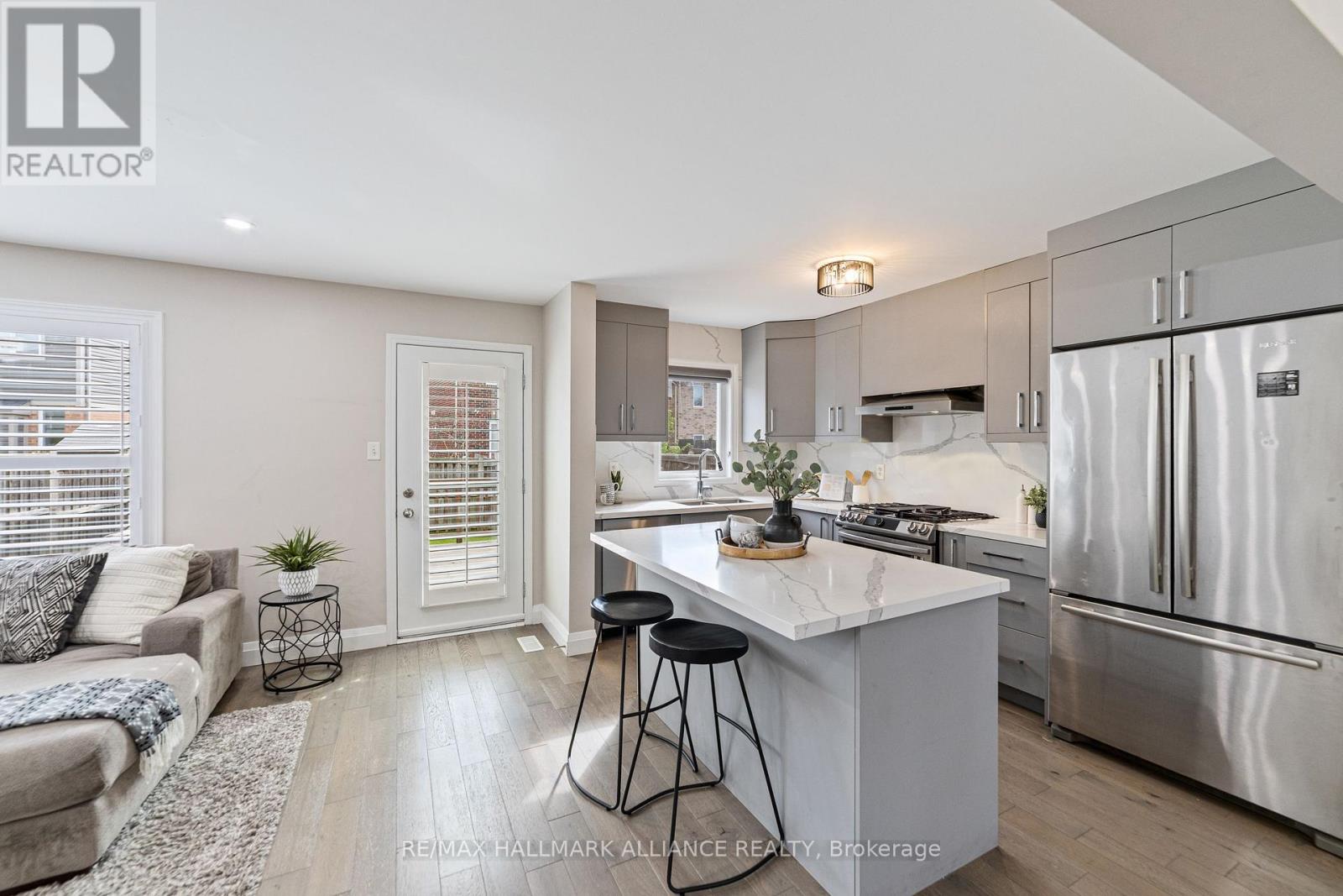 402 Schreyer Crescent, Milton, Ontario  L9T 7T2 - Photo 8 - W12463209