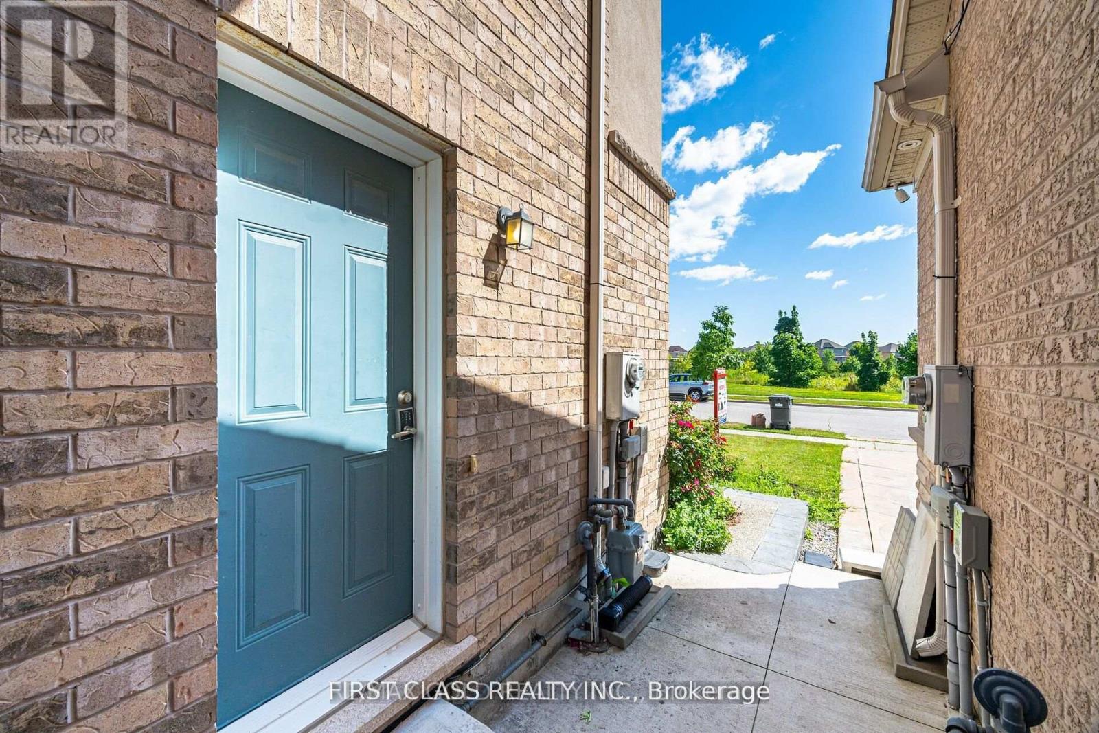 174 Gardenbrooke Trail, Brampton, Ontario  L6P 3C8 - Photo 11 - W12463222