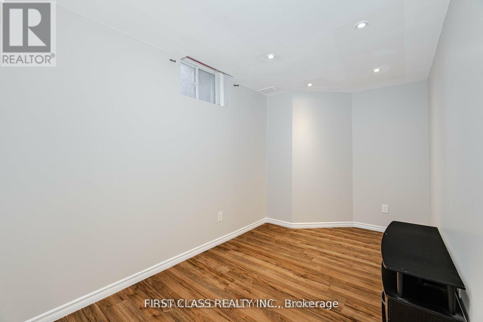 174 Gardenbrooke Trail, Brampton, Ontario  L6P 3C8 - Photo 5 - W12463222
