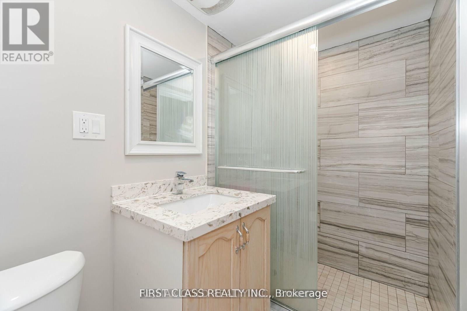 174 Gardenbrooke Trail, Brampton, Ontario  L6P 3C8 - Photo 7 - W12463222