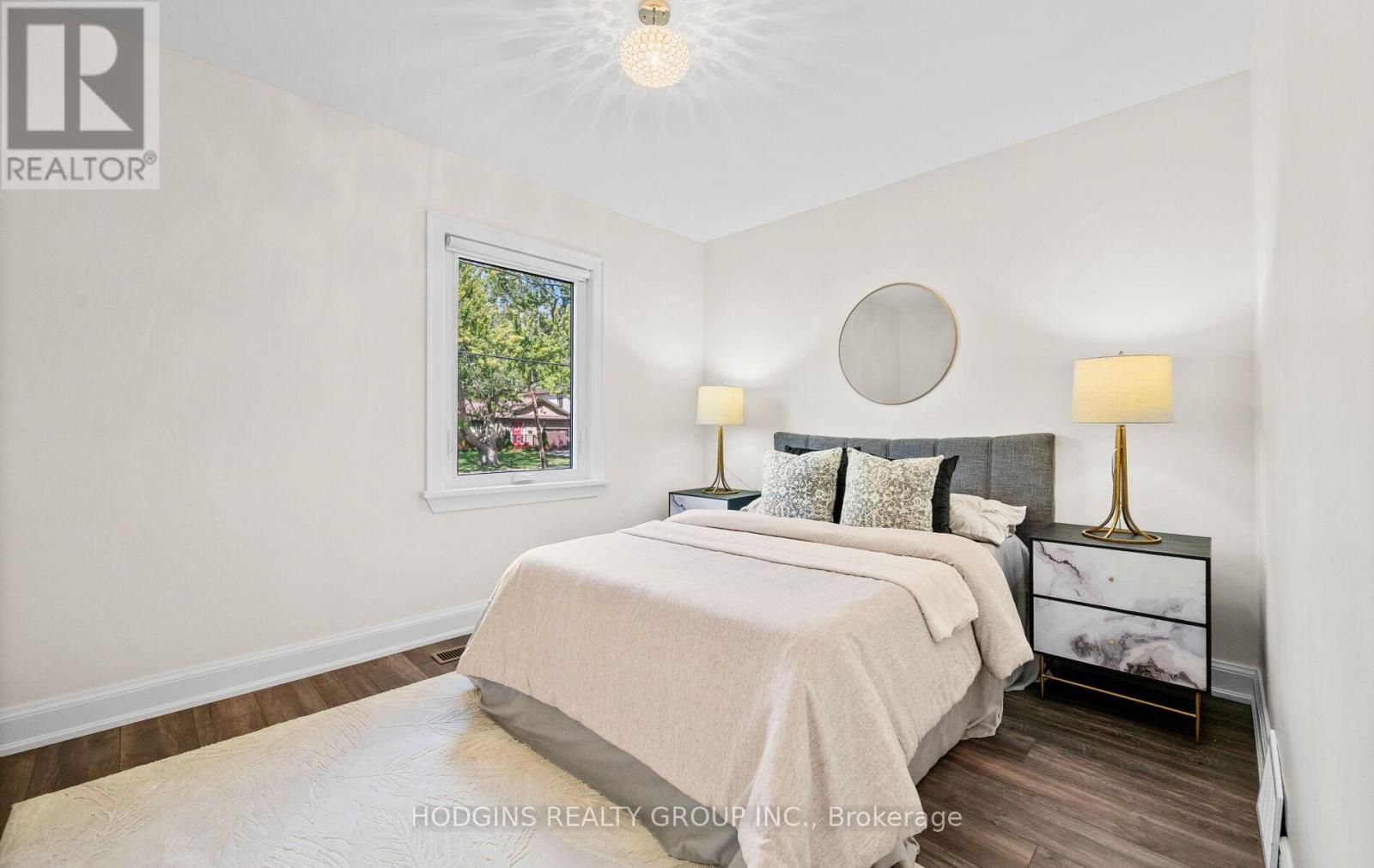 1319 Lakebreeze Drive, Mississauga, Ontario  L5G 3W7 - Photo 17 - W12463237