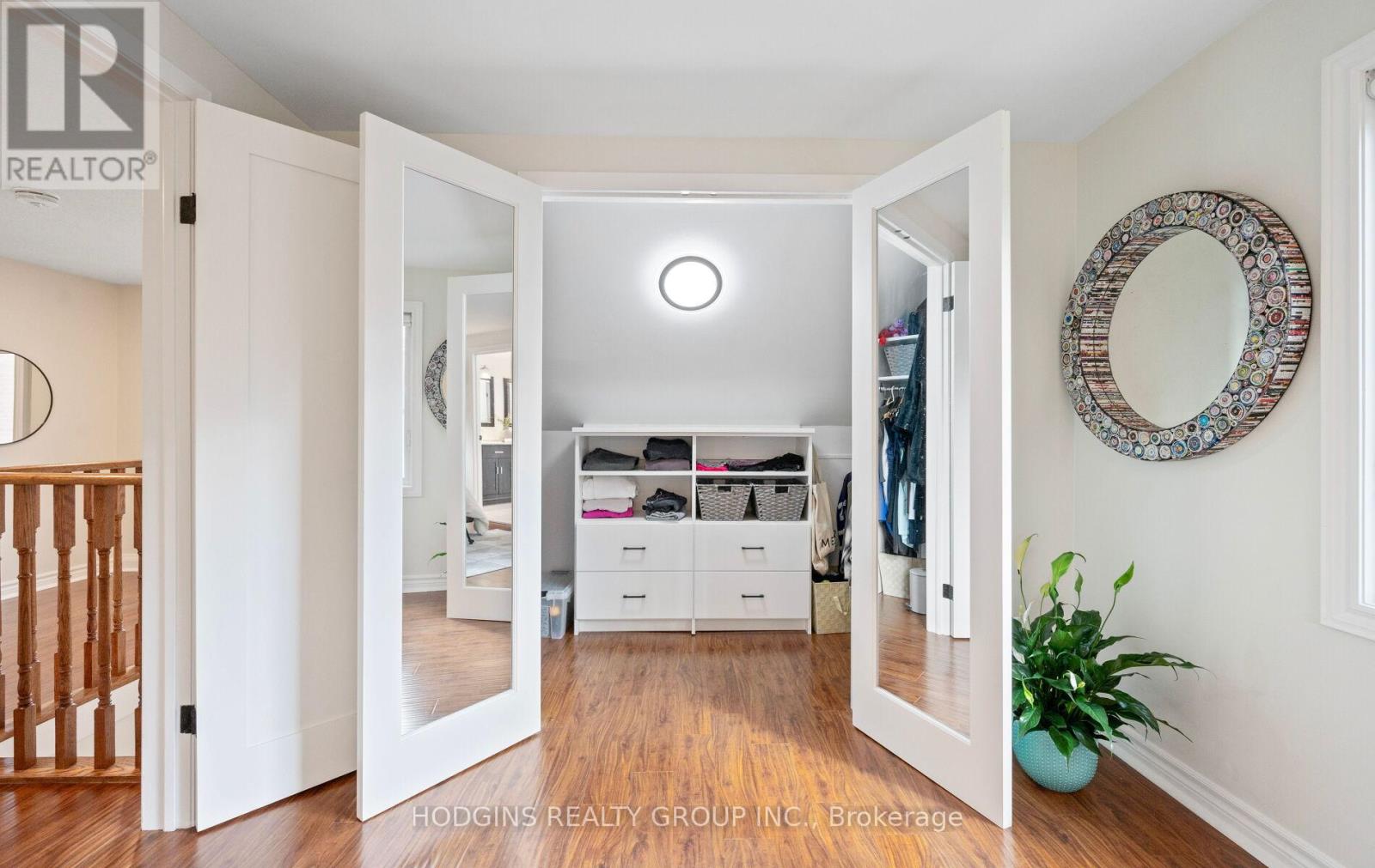 1319 Lakebreeze Drive, Mississauga, Ontario  L5G 3W7 - Photo 24 - W12463237