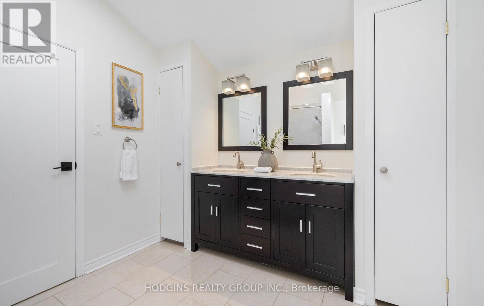 1319 Lakebreeze Drive, Mississauga, Ontario  L5G 3W7 - Photo 26 - W12463237