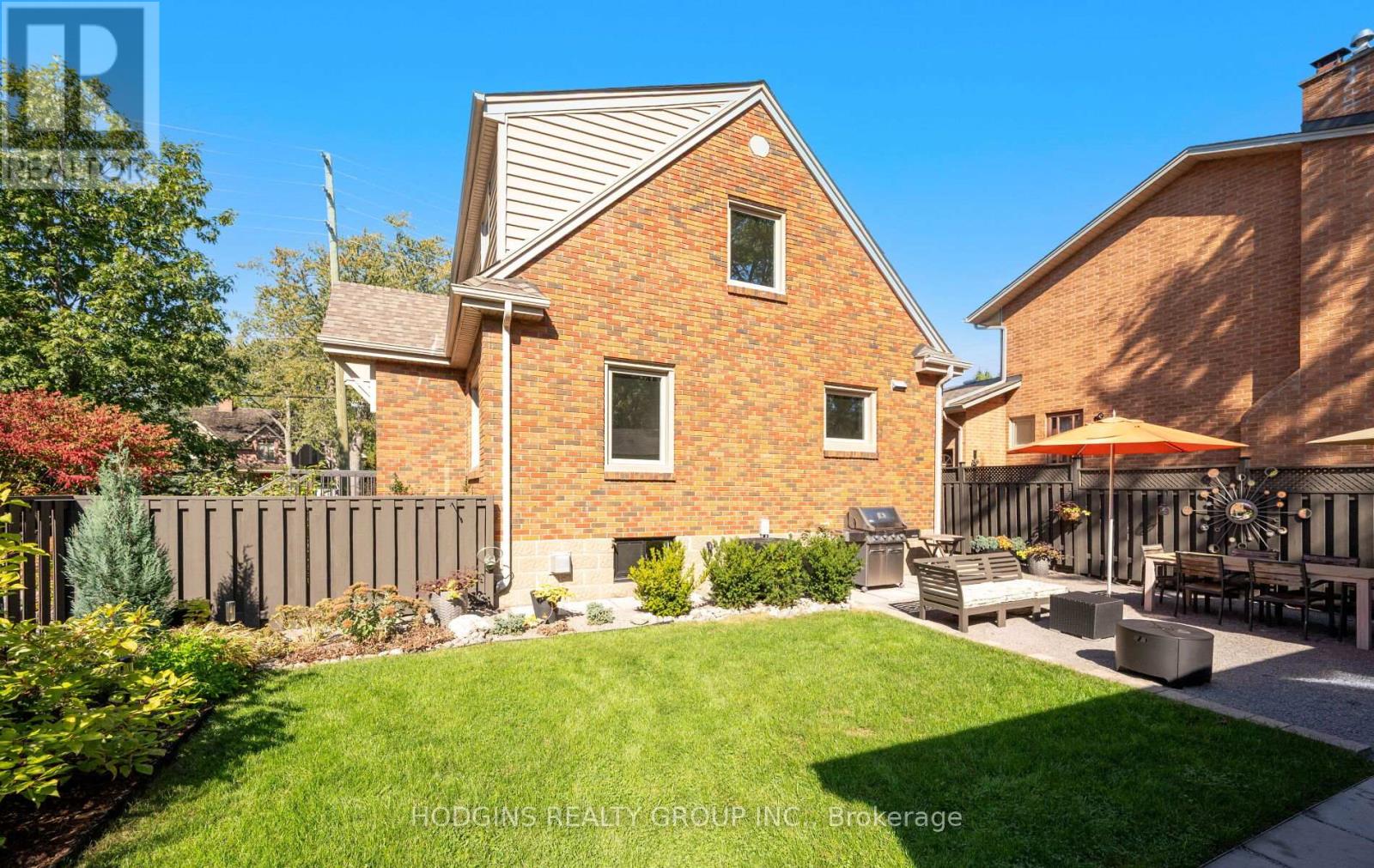 1319 Lakebreeze Drive, Mississauga, Ontario  L5G 3W7 - Photo 38 - W12463237