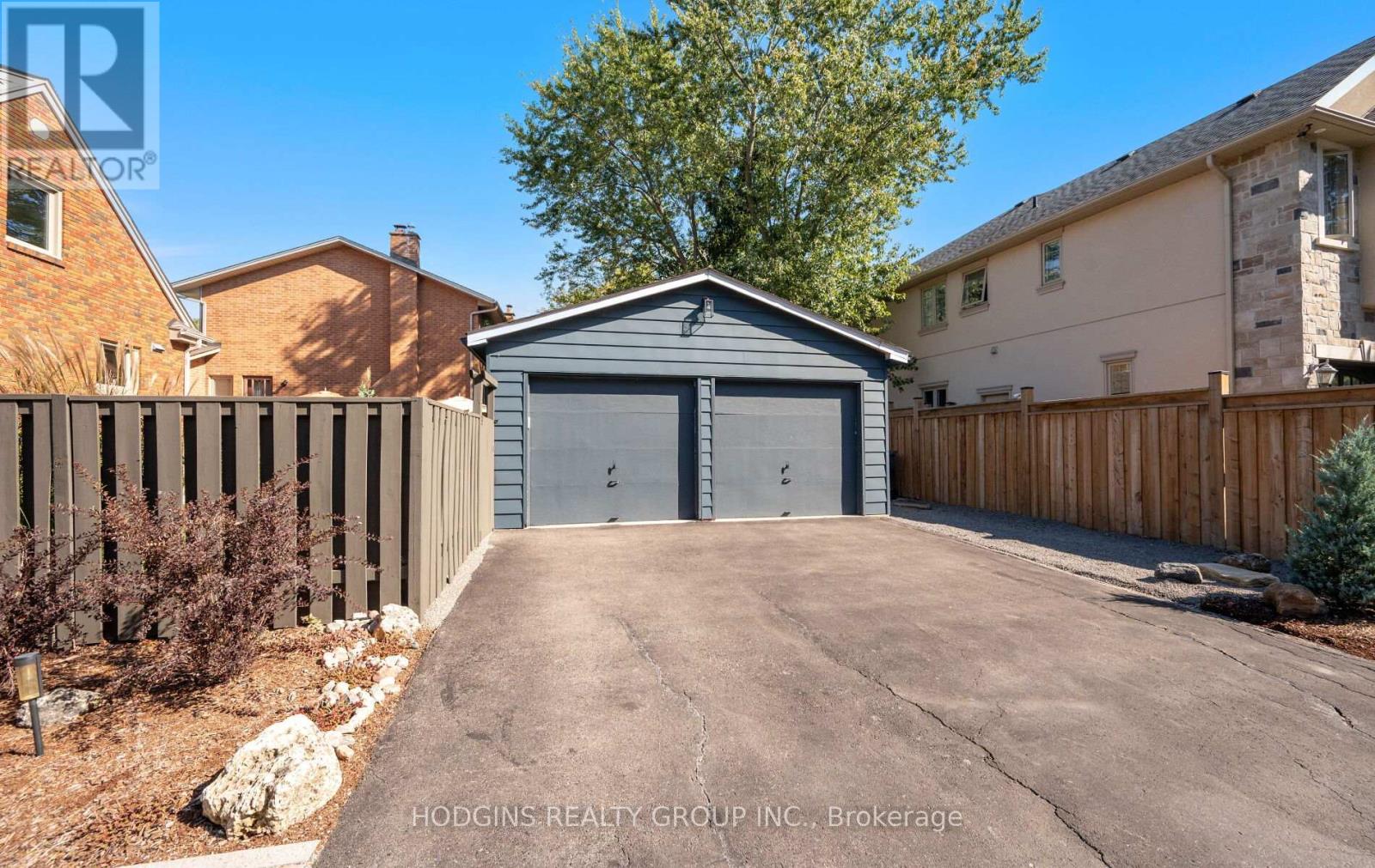 1319 Lakebreeze Drive, Mississauga, Ontario  L5G 3W7 - Photo 39 - W12463237