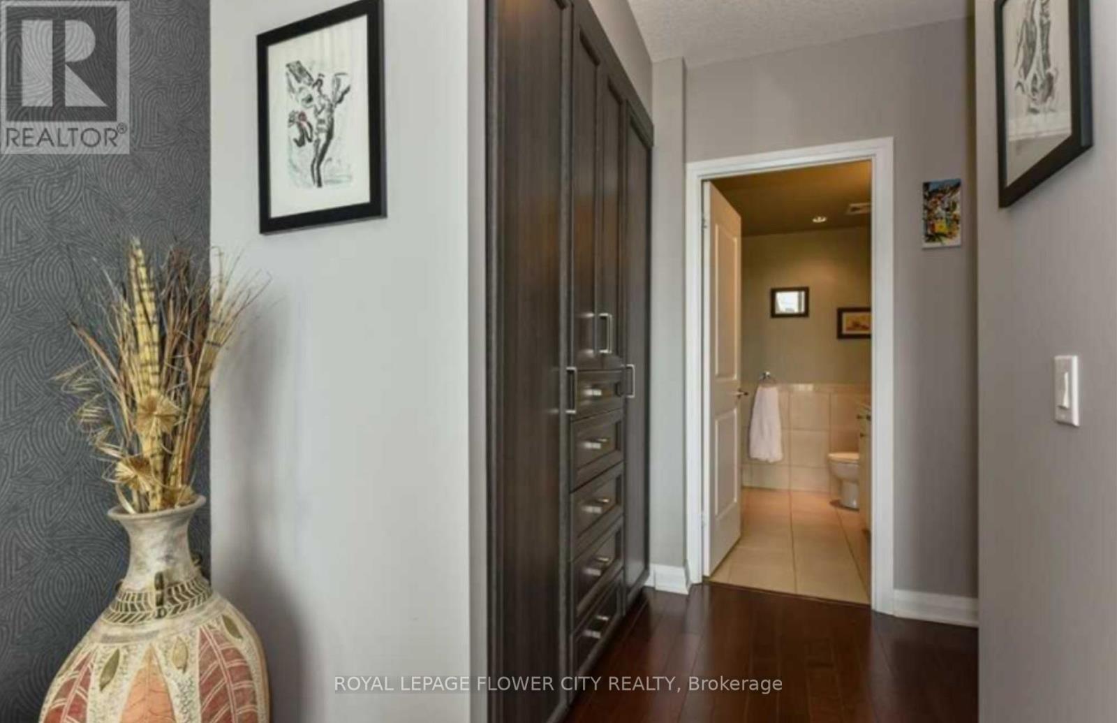 414 - 1055 Southdown Road, Mississauga, Ontario  L5J 0A3 - Photo 5 - W12463238