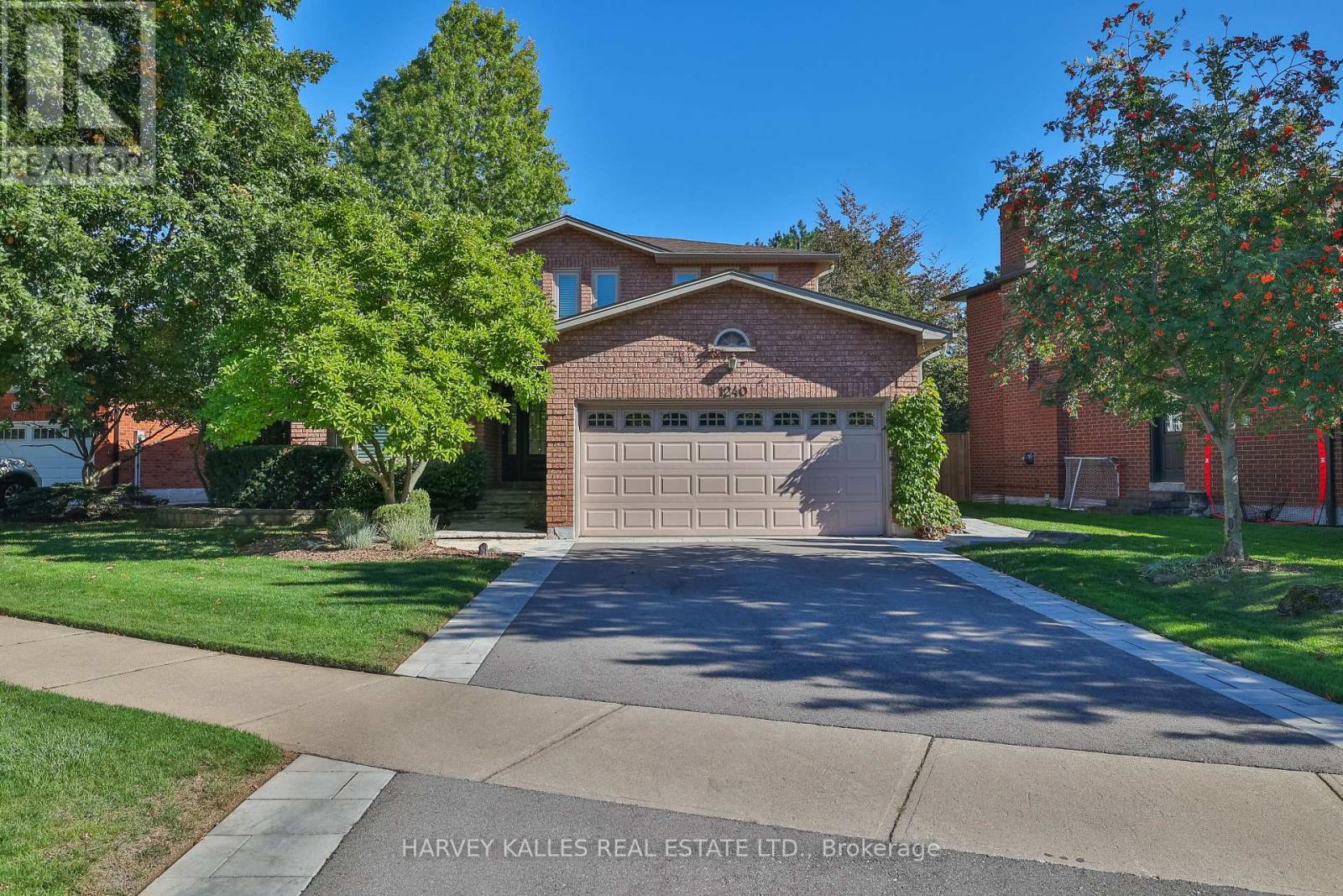 1240 Rosethorne Road, Oakville, Ontario  L6M 1H6 - Photo 2 - W12463250