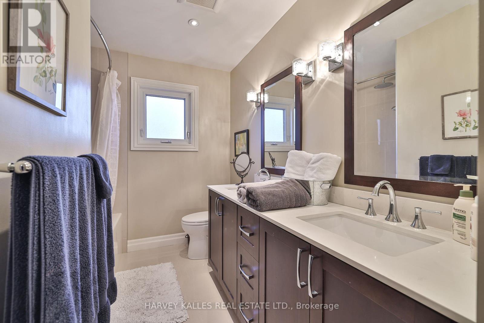1240 Rosethorne Road, Oakville, Ontario  L6M 1H6 - Photo 28 - W12463250