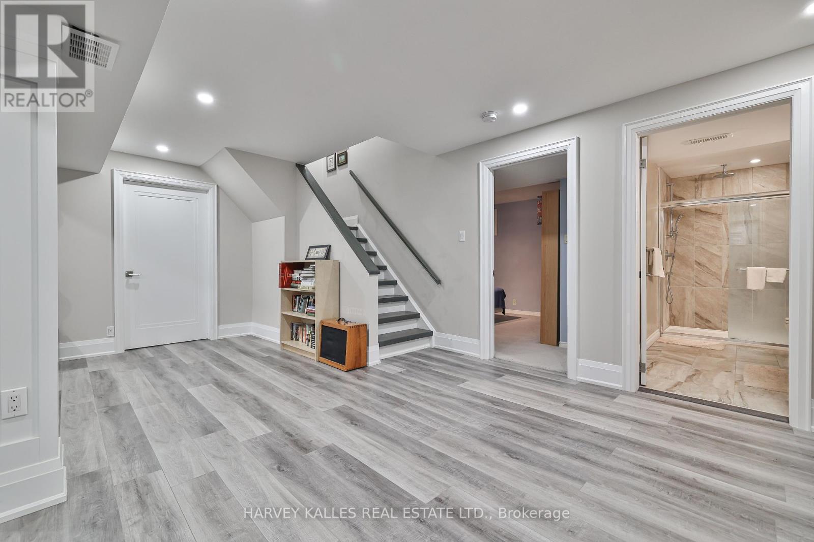 1240 Rosethorne Road, Oakville, Ontario  L6M 1H6 - Photo 39 - W12463250