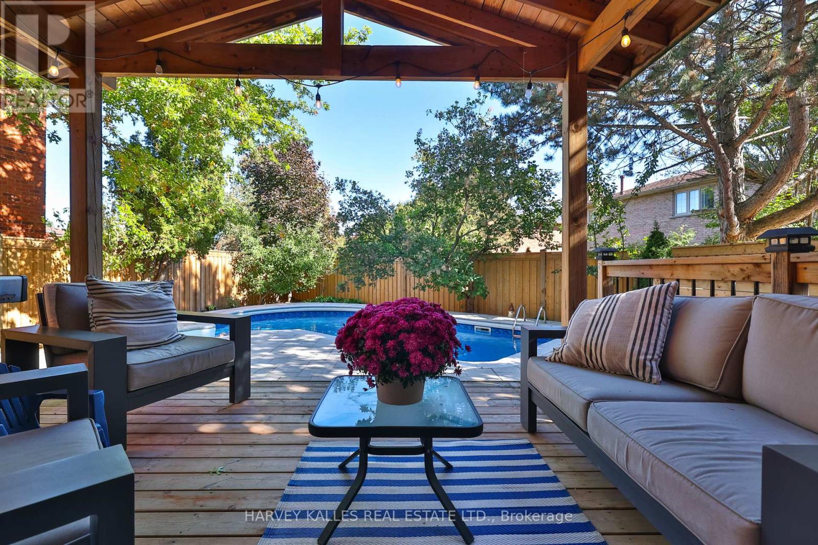 1240 Rosethorne Road, Oakville, Ontario  L6M 1H6 - Photo 4 - W12463250