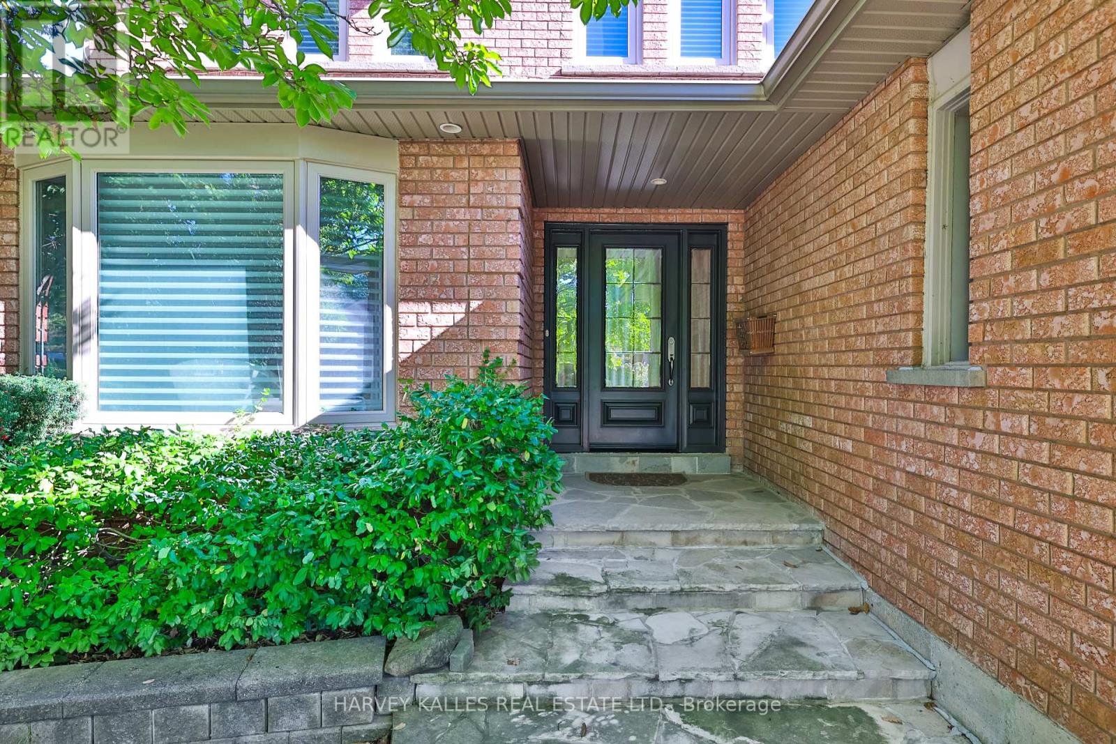 1240 Rosethorne Road, Oakville, Ontario  L6M 1H6 - Photo 5 - W12463250
