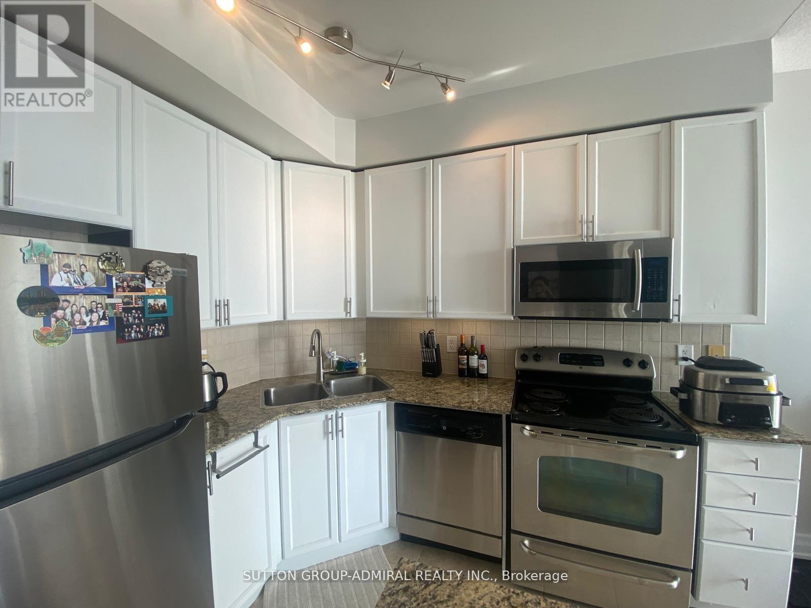 1909 - 225 Webb Drive, Mississauga, Ontario  L5B 4P2 - Photo 12 - W12463262