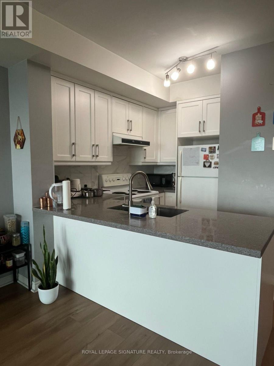 2211 - 33 Elm Drive, Mississauga, Ontario  L5B 4M2 - Photo 6 - W12463302