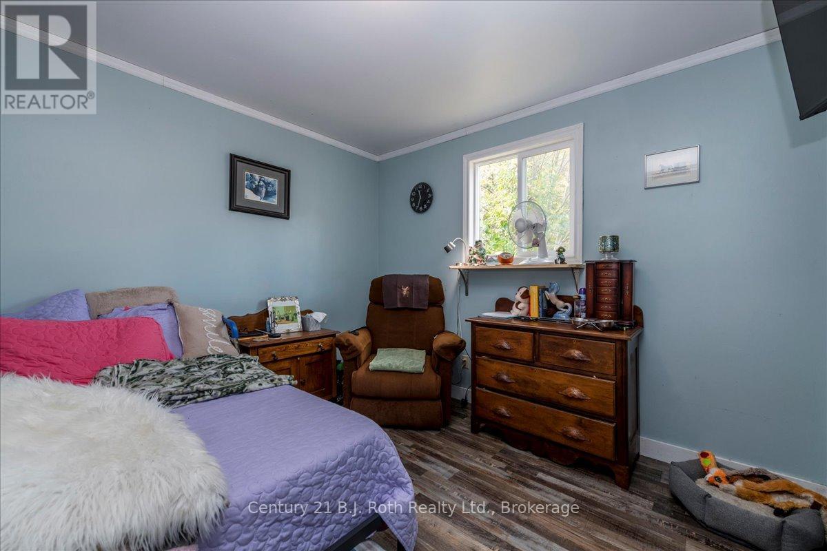 2286 Flos Ten Road E, Springwater, Ontario  L0L 1P0 - Photo 18 - S12441517