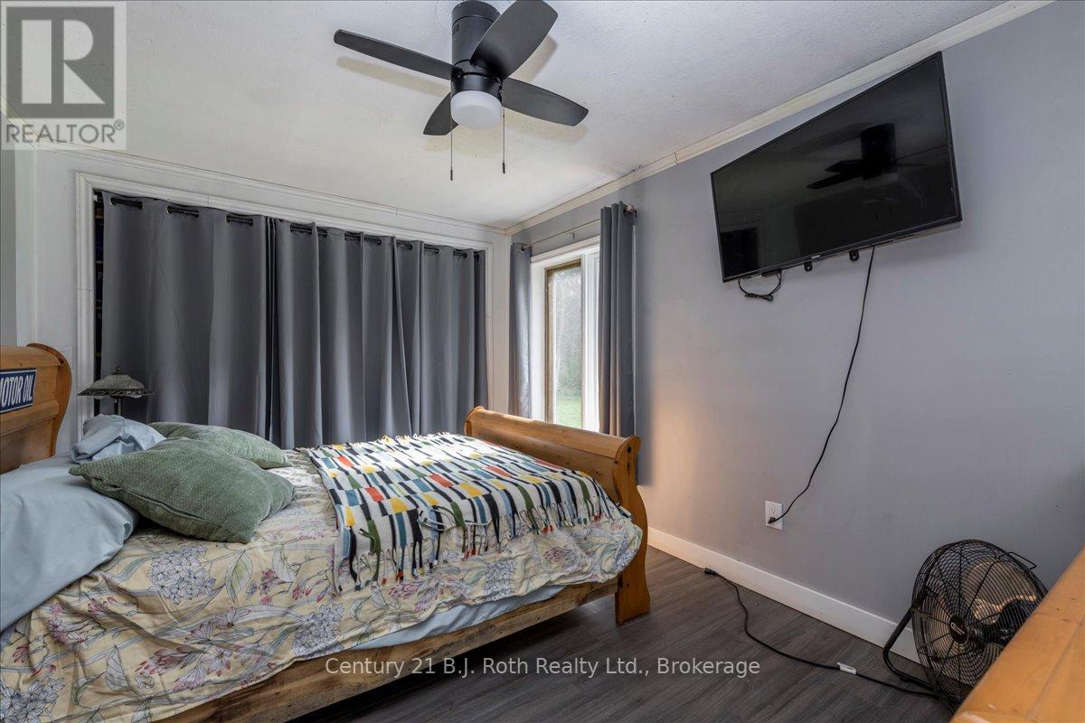 2286 Flos Ten Road E, Springwater, Ontario  L0L 1P0 - Photo 16 - S12441517