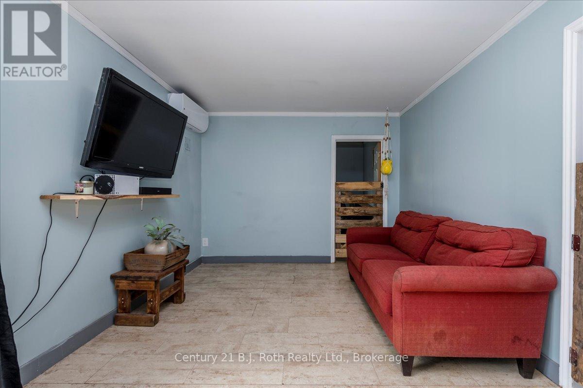 2286 Flos Ten Road E, Springwater, Ontario  L0L 1P0 - Photo 14 - S12441517