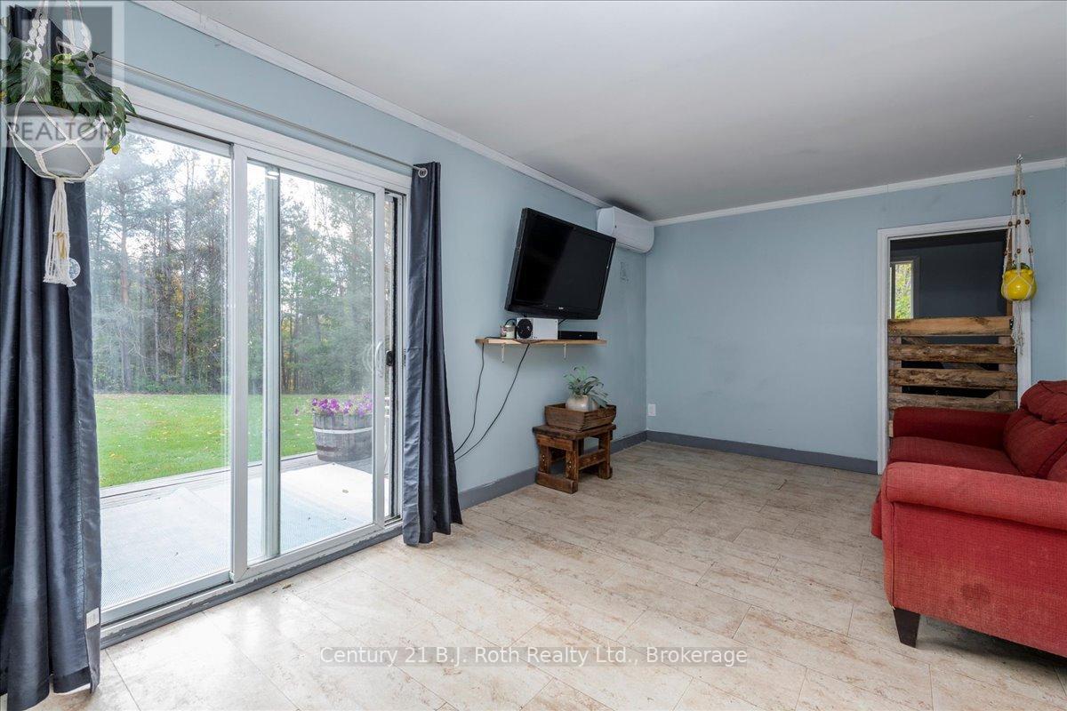 2286 Flos Ten Road E, Springwater, Ontario  L0L 1P0 - Photo 15 - S12441517