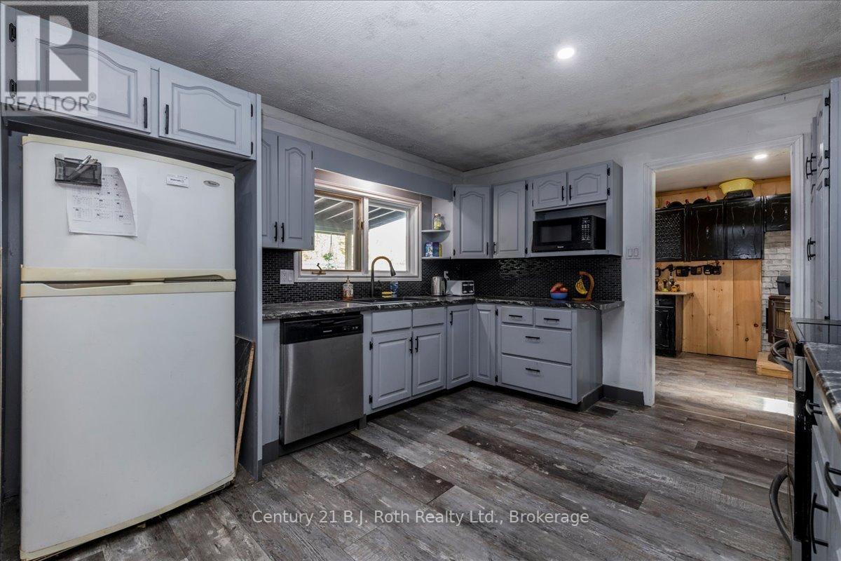 2286 Flos Ten Road E, Springwater, Ontario  L0L 1P0 - Photo 9 - S12441517