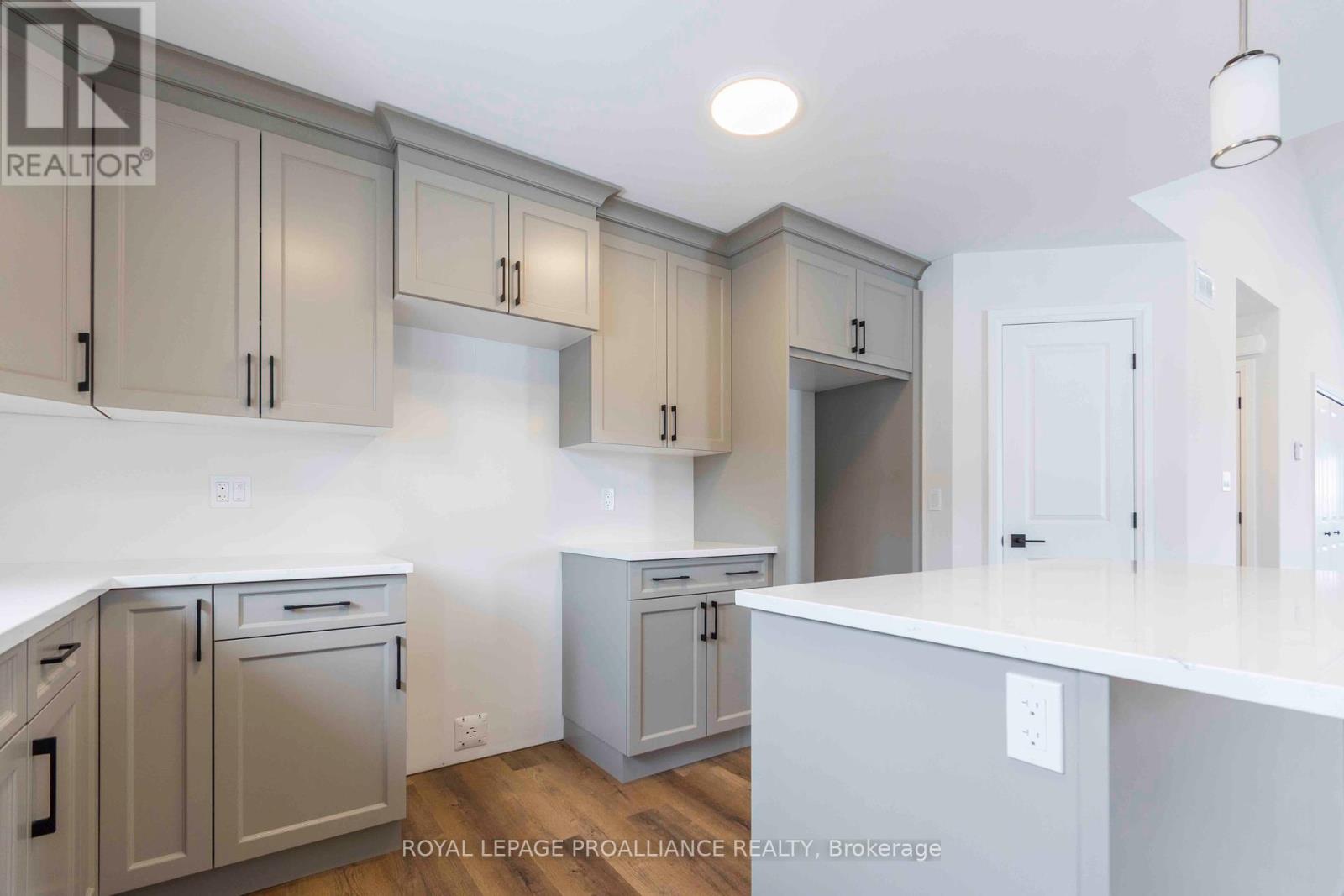70 Stirling Crescent, Prince Edward County, Ontario  K0K 2T0 - Photo 9 - X12326022