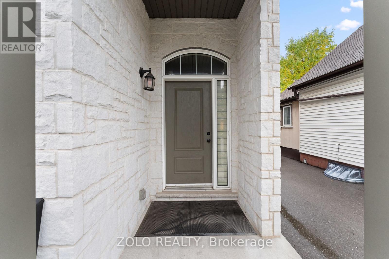 535 Quebec Street, Hamilton, Ontario  L8H 6V3 - Photo 3 - X12463157
