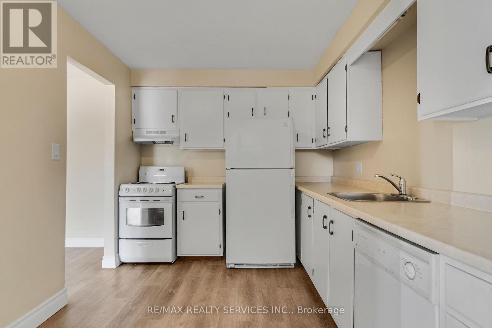 103 - 4218 Portage Road, Niagara Falls, Ontario  L2E 6A4 - Photo 13 - X12463162