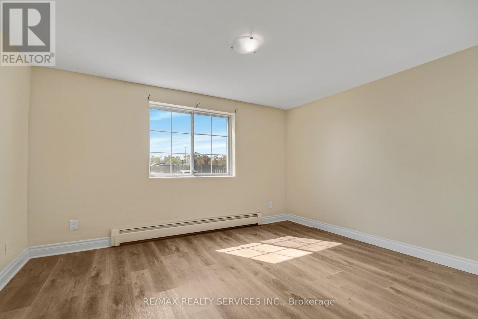 103 - 4218 Portage Road, Niagara Falls, Ontario  L2E 6A4 - Photo 16 - X12463162